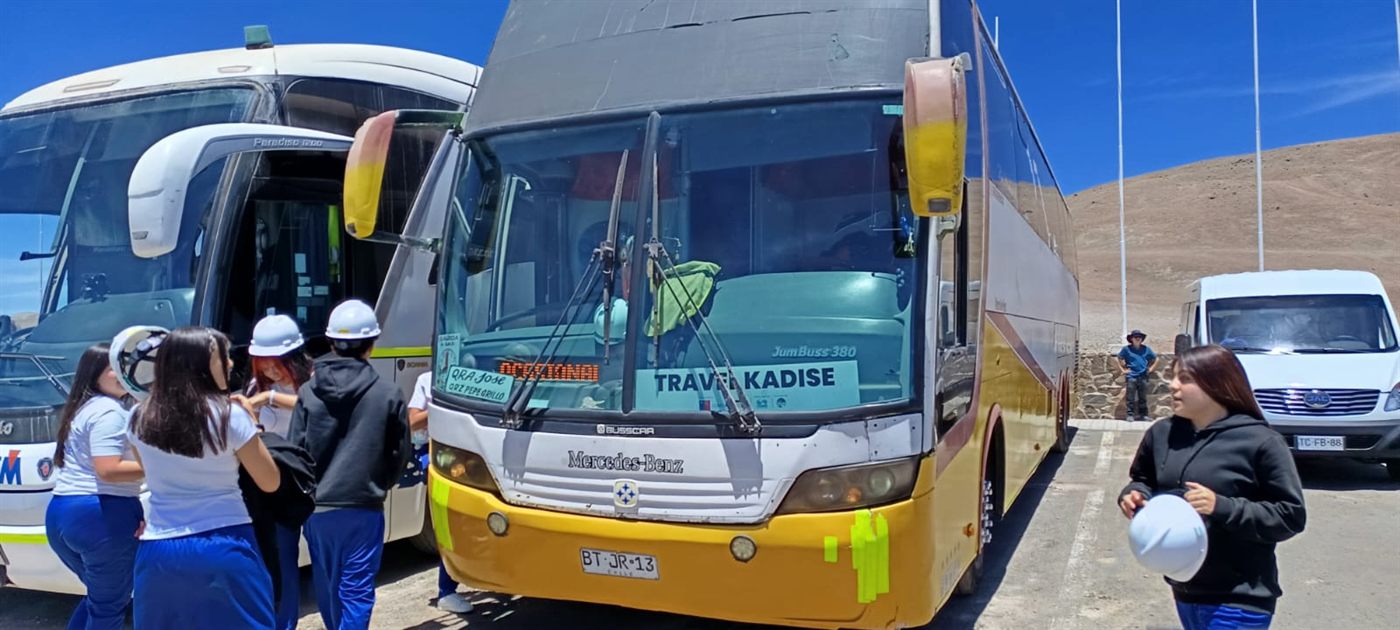 Bus TransKadise en visita a Paranal
